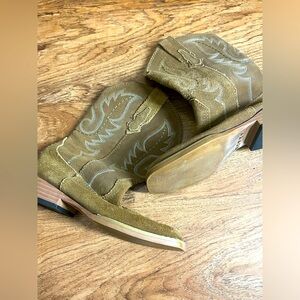 Roper tan leather cowboy western boots kids size 11.